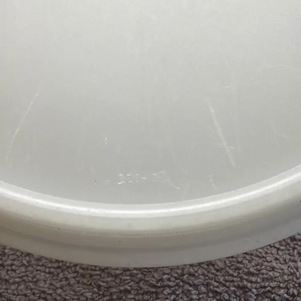 Tupperware Vintage Mixing Bowl With Lid. 271-3 Bowl 228-19 Lid.